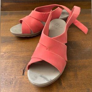 Clarks Cloudsteppers Caddell Wedge Sandal Coral Suede Slingback Adjustable 8.5 W